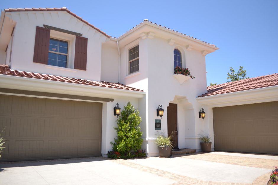Identifying Common Issues That Necessitate Skylight Replacement in Ainsley Gardens Homes